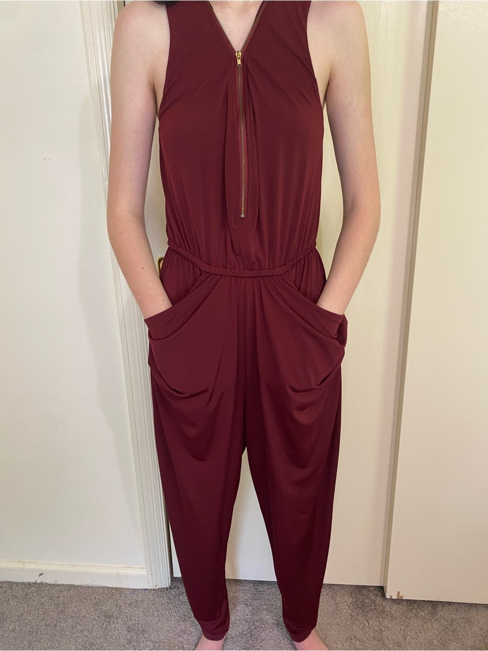 Daytrip Sleeveless Zip-Front Jumpsuit in Burgundy w/ pockets cinched waist small